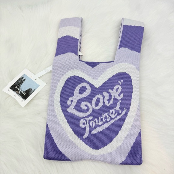 NWT Purple Love Heart Compact Stylish Essentials Handheld Bag - Picture 9 of 10